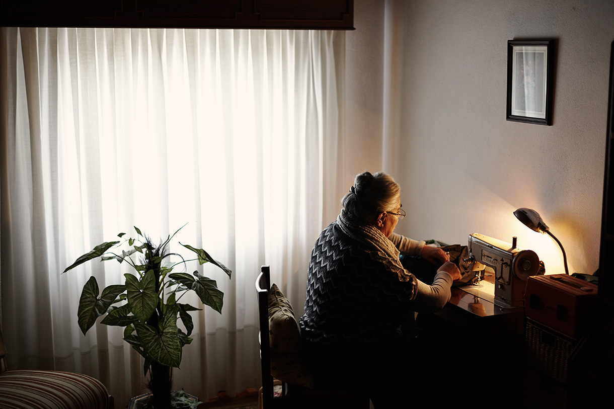 Liberta Brandão usa os intervalos mais longos entre os tratamentos de diálise para tratar da casa e fazer os seus hobbies.